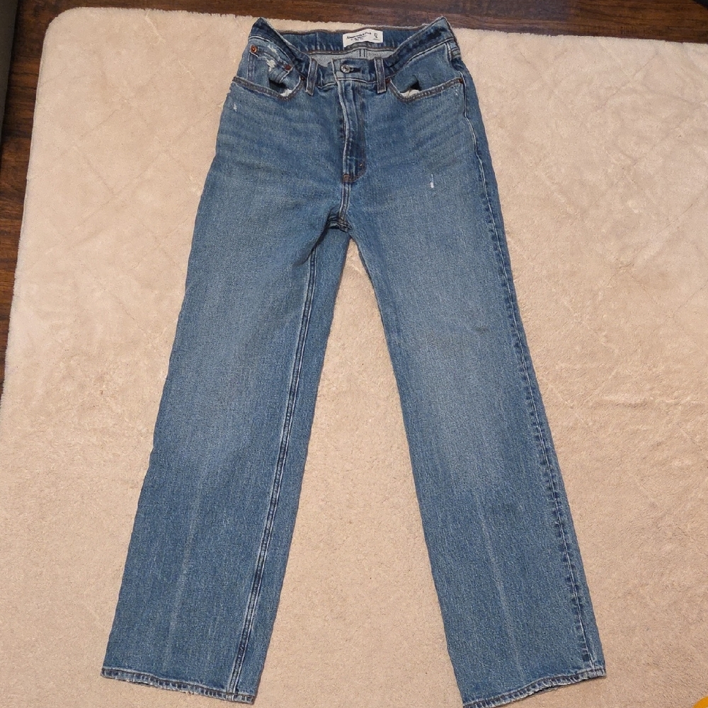 ABERCROMBIE AND FITCH RELAXED 90S JEANS